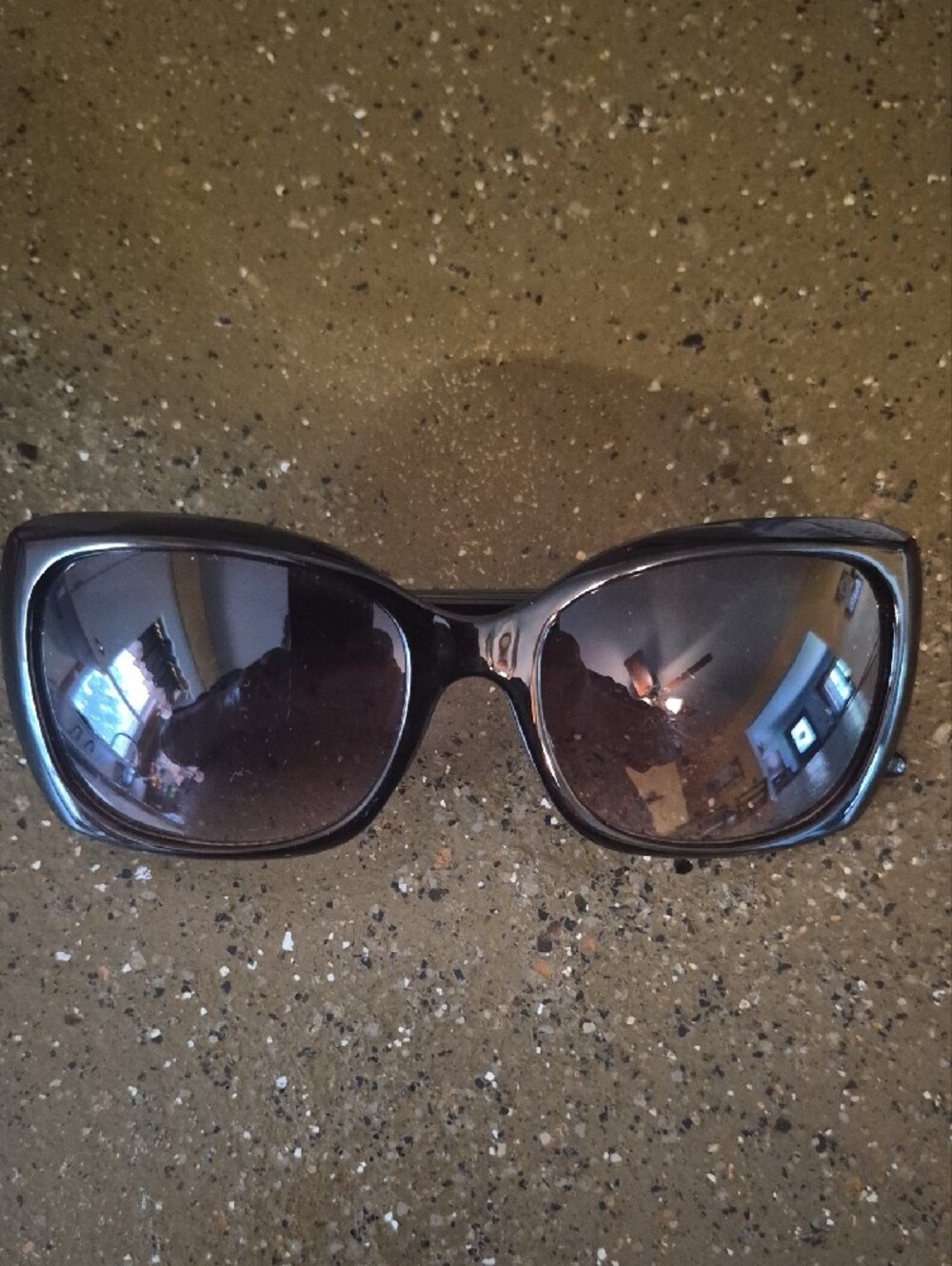 Judith Lieber Women’s Oversized Brown Gradient Sunglasses - Picture 4 of 4